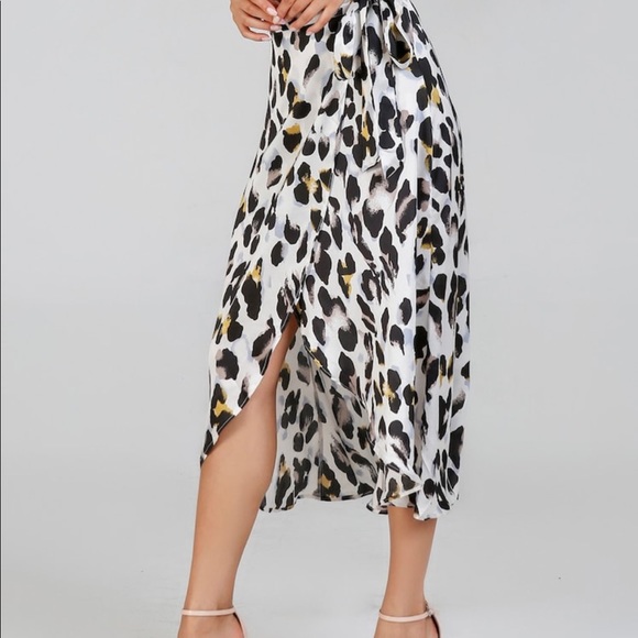 Medium Waist wrap leopard print skirt - Picture 3 of 5